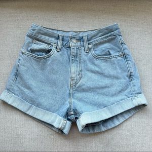 Levi’s mom jean shorts